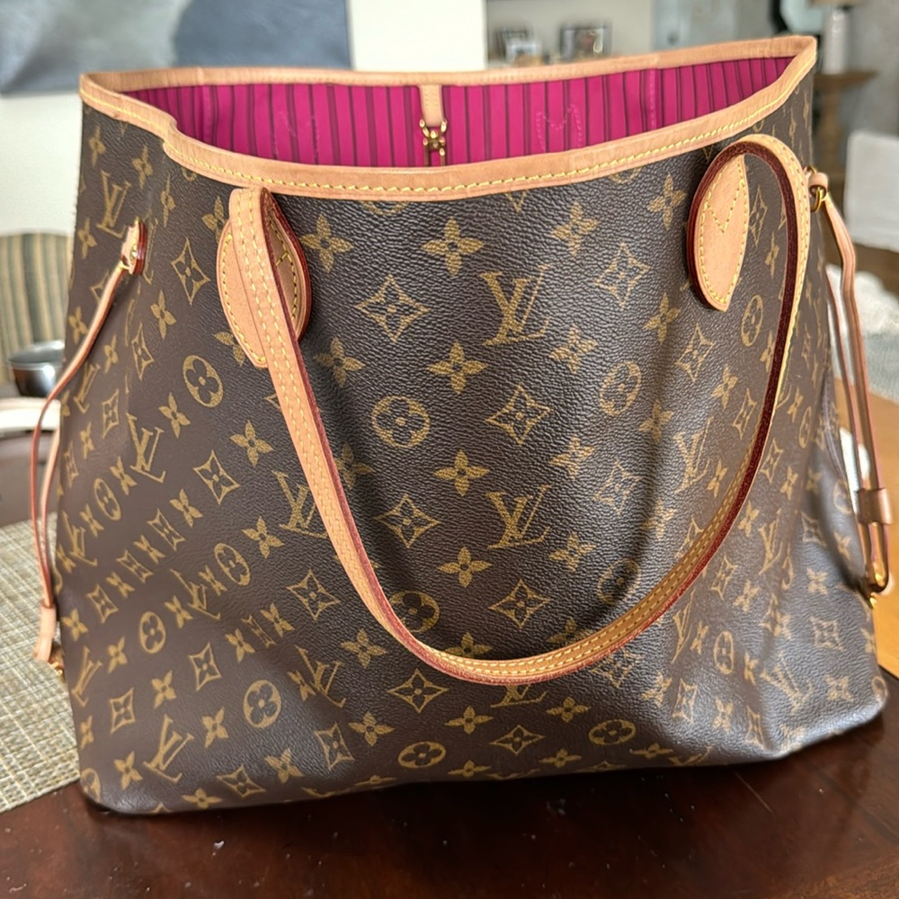 Authentic Beautiful Vuitton GM Neverfull.
